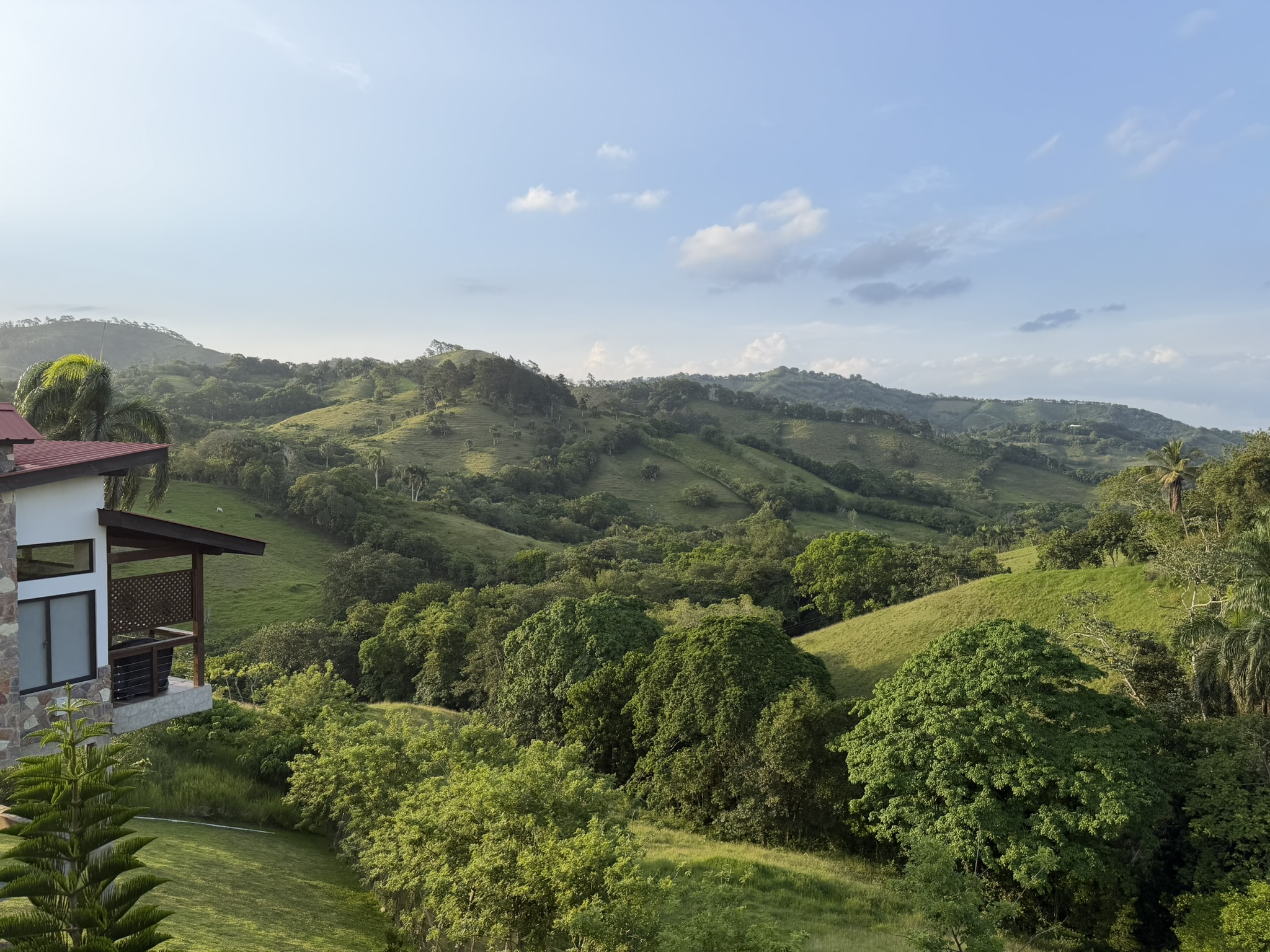 Vista de la montaña a la hora dorada desde The Magnolia Ranch